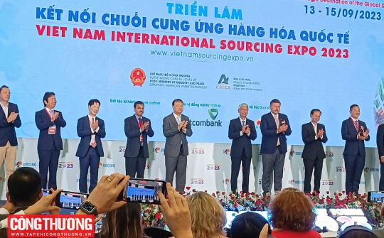 Khai mạc Chuỗi sự kiện "Kết nối chuỗi cung ứng hàng hoá quốc tế - Viet Nam International Sourcing 2023"