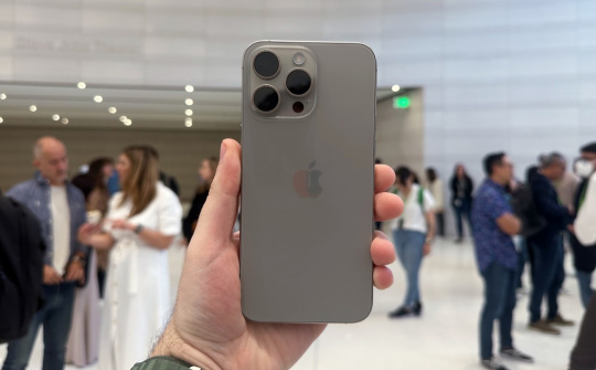 Người Việt làm việc bao nhiêu ngày mới đủ tiền mua iPhone 15 Pro?