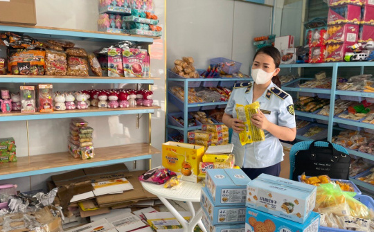 Bình Thuận: Phát hiện hàng nghìn bánh Trung thu và phụ kiện điện thoại nhập lậu