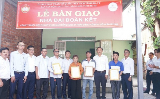 Nhiệt điện Phú Mỹ bàn giao 5 căn nhà Đại đoàn kết