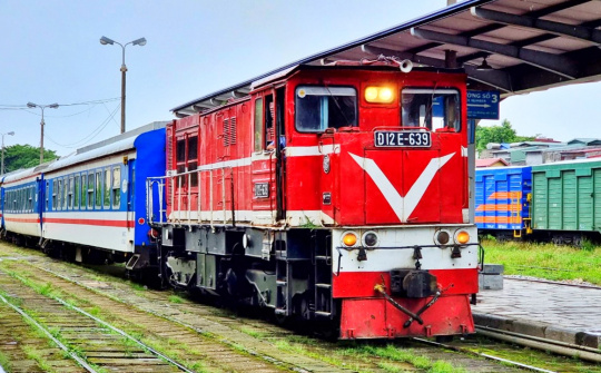 Khách hàng đi tàu có thể mua đặc sản giao tận "chỗ ngồi" bằng QR code