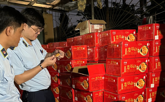 Quản lý thị trường Hà Nội: Tiếp tục phát hiện số lượng lớn bánh trung thu nhập lậu