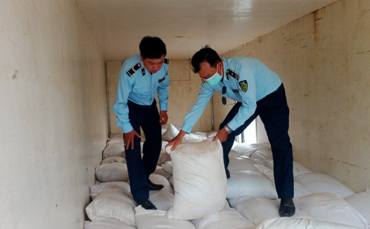Bạc Liêu: Tạm giữ 15 tấn phân bón không rõ nguồn gốc, xuất xứ