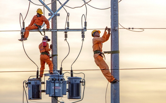 Đầu tư cổ phiếu theo Dự án điện 23.000 tỷ: Phòng thủ hay lướt sóng?