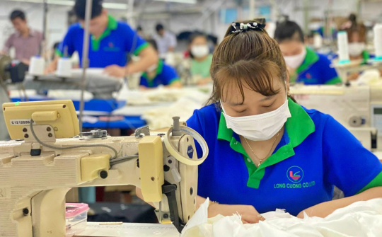 Lùi đóng phí công đoàn đối với doanh nghiệp bị cắt, giảm đơn hàng