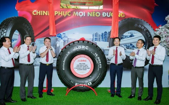 Cao su Đà Nẵng: Gắn biển công trình Lốp đặc chủng toàn thép 16.00R25