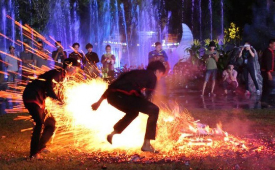 Huyền bí Lễ nhảy lửa của người Pà Then – Tuyên Quang