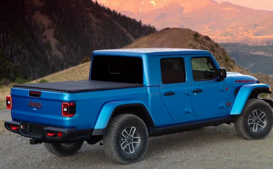 Jeep Gladiator Mojave 2024 facelift: "Bộ mặt" mới và nội thất tiện nghi hơn