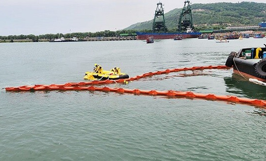 Công ty Nhiệt điện Nghi Sơn diễn tập Ứng phó sự cố tràn dầu trên Cảng Biển