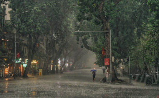 Thời tiết hôm nay ngày 28/9/2023: Hà Nội vẫn có mưa rất to, Thành phố Hồ Chí Minh, Đà Nẵng mưa lớn về chiều tối