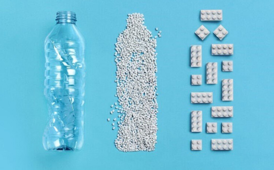 LEGO ngừng sản xuất gạch làm từ chai nhựa tái chế do khí thải carbon