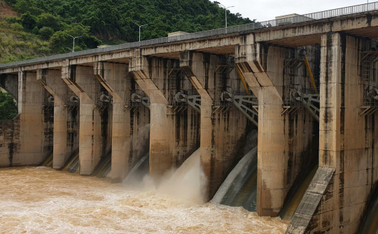 Mực nước hồ thủy điện ngày 26/9: Nhiều thủy điện miền Trung thông báo xả tràn, miền Bắc hồ chứa ít nước