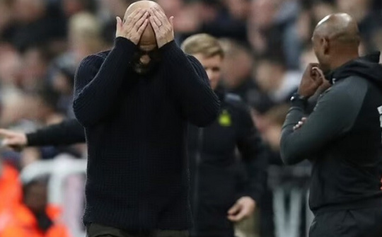 Newcastle loại Man City khỏi Carabao Cup