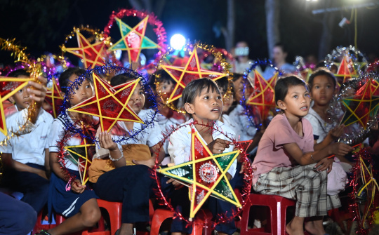 Đêm vui ca Trung thu của những đứa trẻ Raglai