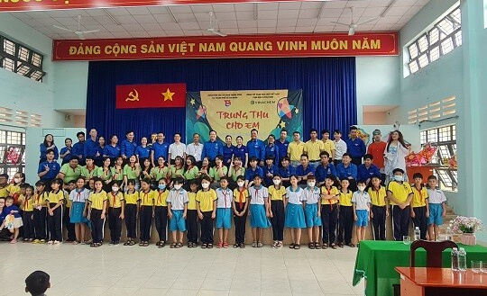 Tuổi trẻ VINACHEM: Mang Trung thu đến với các bé huyện Cần Giờ