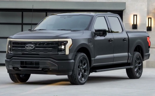 Ford F-150 Lightning Platinum Black Edition 2024 ra mắt
