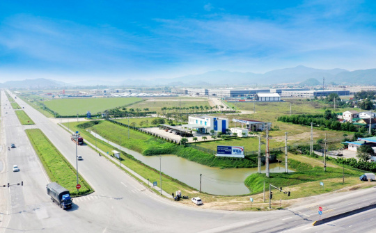 Nghệ An trao chứng nhận đăng ký đầu tư dự án 45 triệu USD từ Singapore