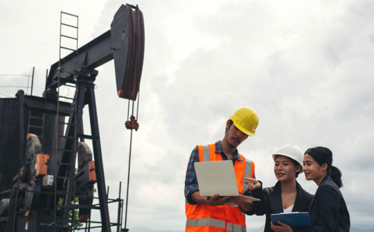Giá xăng dầu hôm nay 25/11: Dao động ở mức cao nhất 2 tuần