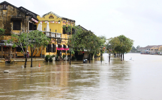 Thủ tướng chỉ đạo chủ động ứng phó, khắc phục nhanh hậu quả mưa lũ ở Trung Bộ
