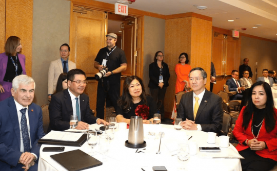 Tăng cường hợp tác Việt Nam - Canada trong lĩnh vực thương mại, công nghiệp và năng lượng