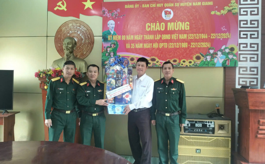Công ty Thủy điện Sông Bung thăm và tặng quà nhân kỷ niệm 80 năm Ngày thành lập Quân đội nhân dân Việt Nam
