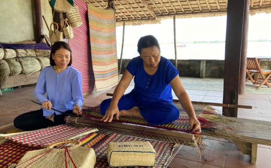 Người giữ nghề dệt chiếu Kim Bồng