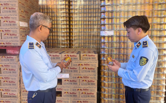 Thu giữ trên 200.000 lon Bò húc nhái nhãn hiệu Redbull tại xưởng sản xuất ở Bắc Ninh