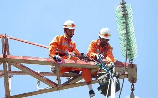 Bộ Công Thương: Không để thiếu điện, thiếu hụt, đứt gãy nguồn cung xăng dầu trong mọi tình huống