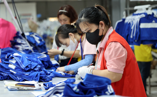 Khối công - tư chênh lệch, kiến nghị giảm giờ làm việc