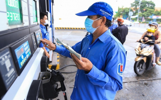 Giá xăng dầu hôm nay 25/4/2024: Đồng loạt giảm trước kỳ nghỉ lễ