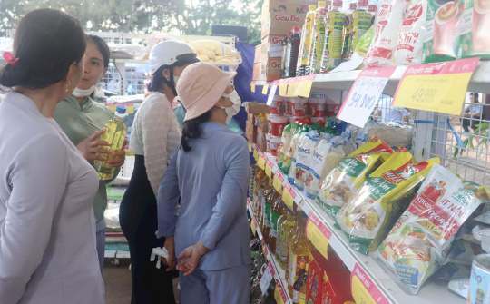 Bình Thuận: Gần 4.500 lượt người tham quan và mua sắm tại Phiên chợ hàng Việt về huyện đảo Phú Quý