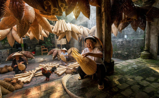 Dán tem truy xuất nguồn gốc mang lại lợi ích nào đối với sản phẩm thủ công mỹ nghệ?