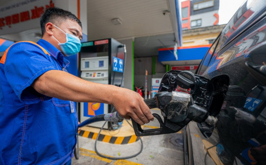 Giá xăng dầu hôm nay 2/5/2024: Dao động nhẹ, xăng E5RON92 giữ mức dưới 24.000 đồng/lít