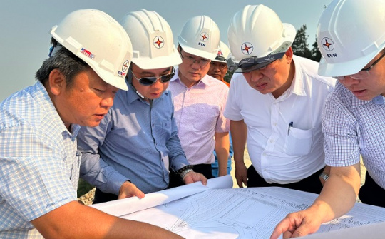 Công trường Dự án đường dây 500kV mạch 3 tổ chức thi công xuyên lễ