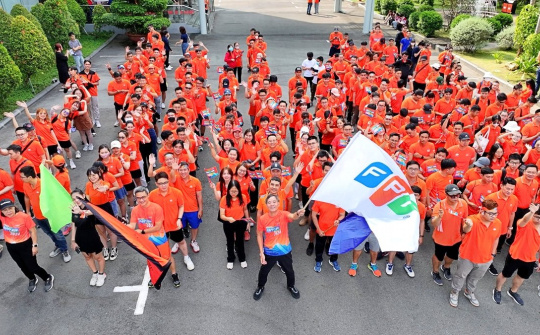 Cổ đông Tập đoàn FPT đón loạt tin vui, vừa nhận cổ tức tiền mặt, vừa có thêm cổ phiếu