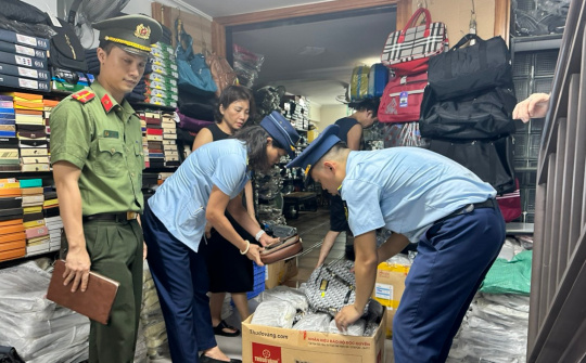 Nghệ An: Phát hiện cơ sở kinh doanh thời trang giả mạo nhãn hiệu DIOR, GUCCI