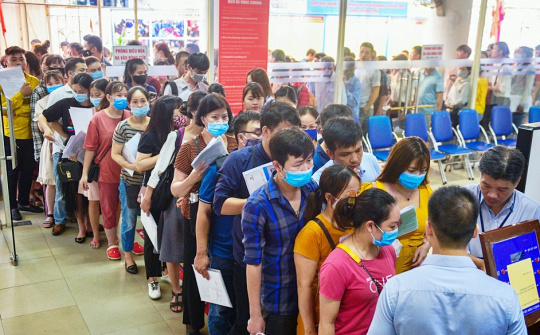 Nguy cơ người lao động phản ứng tập thể, ồ ạt rút bảo hiểm xã hội một lần