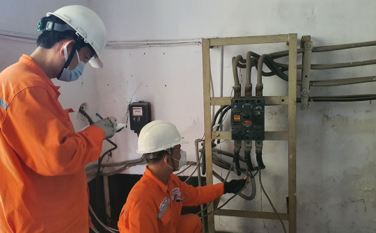 Vì sao hoá đơn tiền điện tháng 4 tăng cao?