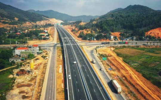 Thủ tướng: Tiếp tục đẩy nhanh tiến độ giải phóng mặt bằng các dự án trọng điểm