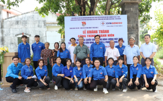 EVNGENCO3: Bàn giao thêm 2 công trình đèn năng lượng mặt trời