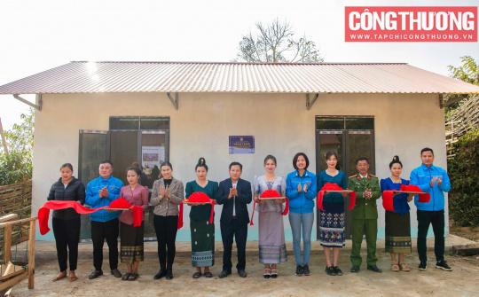 Chi đoàn Tạp chí Công Thương: Ngàn yêu thương gửi em bên dưới mái trường