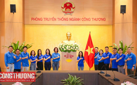 Chi đoàn Tạp chí Công Thương tổ chức sinh hoạt chính trị và trưởng thành Đoàn cho 07 đoàn viên