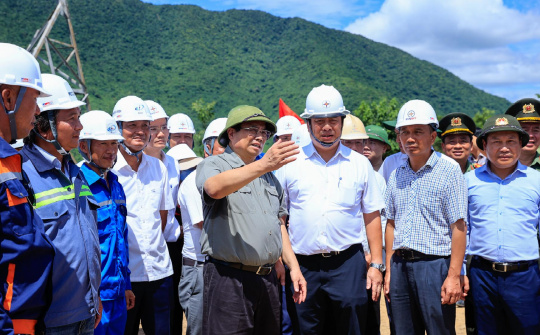 Thủ tướng kiểm tra hiện trường, đôn đốc 2 công trình điện trọng điểm
