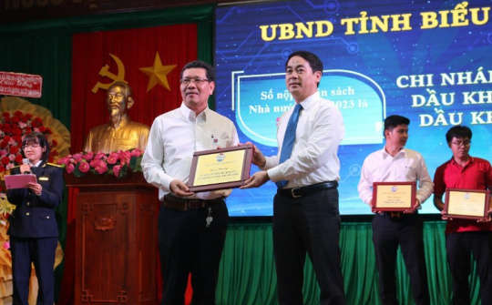 Petrolimex Hậu Giang được biểu dương vì thành tích đóng góp vào ngân sách