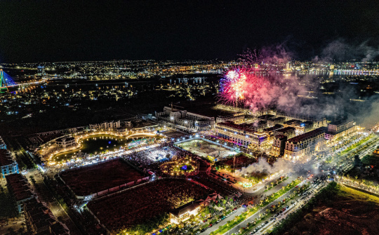 Hơn 80.000 người đổ về Đồng Hới, Quảng Bình xem Đại nhạc hội EDM, pháo hoa