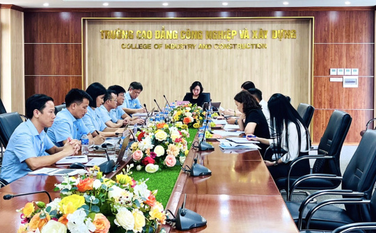 Lãnh đạo Bộ Công Thương làm việc với Trường Cao đẳng Công nghiệp và Xây dựng