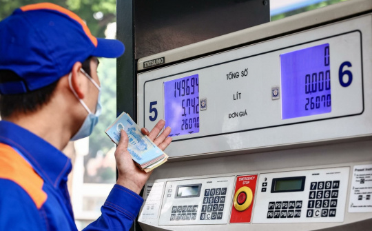 Giá xăng dầu hôm nay 8/8: Giảm mạnh hơn 900 đồng/lít, E5RON92 về mức thấp nhất kể từ đầu năm