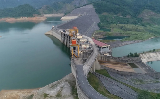Thủy điện Tuyên Quang đóng 1 cửa xả đáy