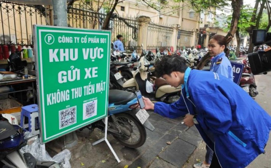 Hà Nội ban hành quy chế tạm thời về trông giữ xe không dùng tiền mặt