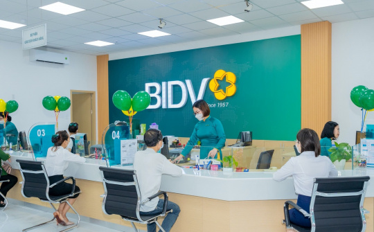 Kế hoạch phát hành riêng lẻ của Vietcombank (VCB), BIDV (BID) sẽ phải dời sang năm 2025